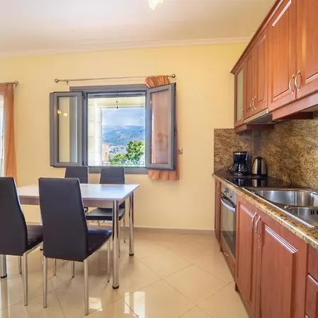 Regina Apartment *